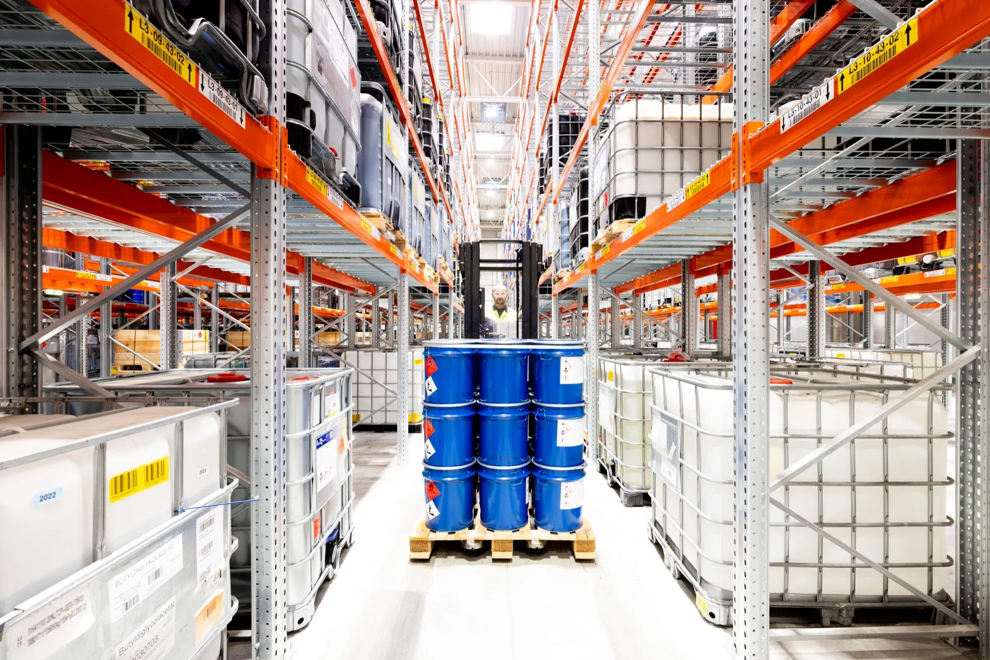 Industriefotografie: Produktion und Lager beim Lackhersteller Brocolor